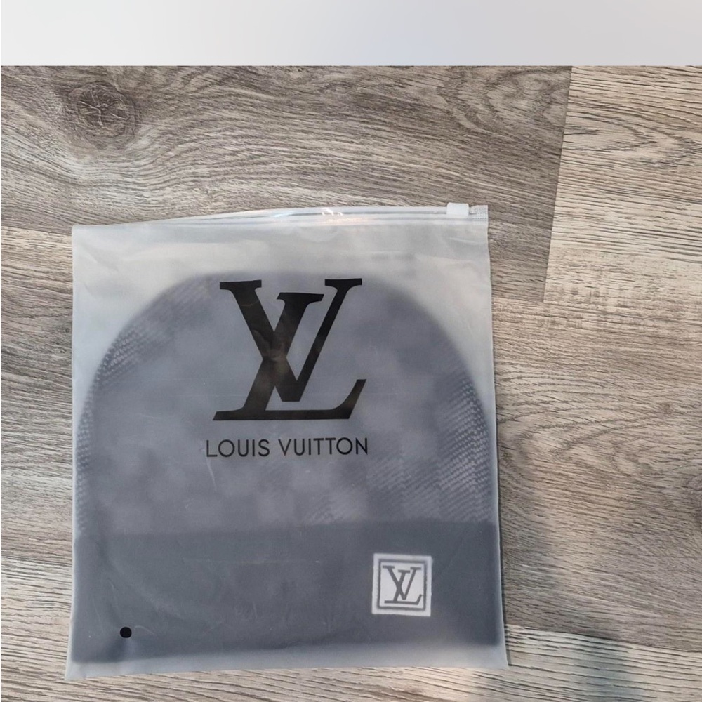 Louis Vuitton Dark Knit Hat - Picture 4 of 5